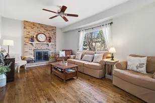 910 S 4th Ave, Libertyville, IL 60048 - Photo 9