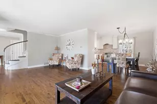 910 S 4th Ave, Libertyville, IL 60048 - Photo 3