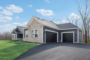 39W909 N Hathaway Ln, Geneva, IL 60134 - Photo 3