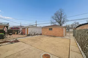 8133 S Saginaw Ave, Chicago, IL 60617 - Photo 23