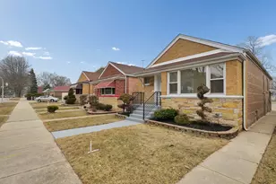 8133 S Saginaw Ave, Chicago, IL 60617 - Photo 3