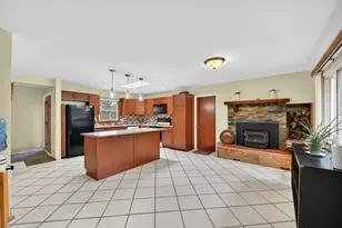 4 Amy Dr, Oswego, IL 60543 - Photo 3