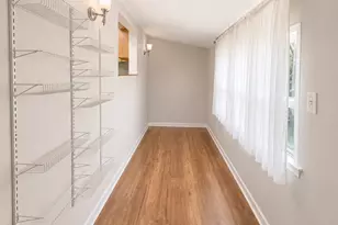 8728 S Rockwell Ave, Evergreen Park, IL 60805 - Photo 5