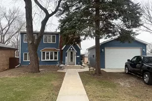 8728 S Rockwell Ave, Evergreen Park, IL 60805 - Photo 1