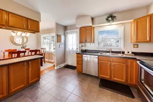 1107 N Greenfield Ln, Mount Prospect, IL 60056 - Photo 13