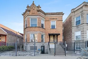 3243 W Evergreen St, Chicago, IL 60651 - Photo 1