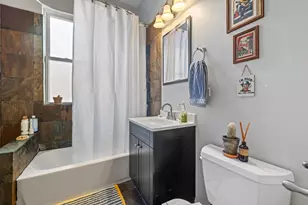 3243 W Evergreen St, Chicago, IL 60651 - Photo 21