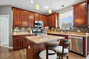 1715 White Oak Ln, Hoffman Estates, IL 60192 - Photo 7