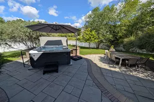 1715 White Oak Ln, Hoffman Estates, IL 60192 - Photo 25