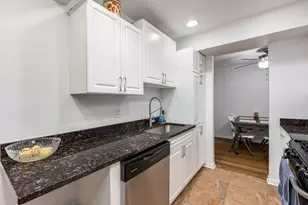 3 Oak Creek Dr, Buffalo Grove, IL 60089 - Photo 9