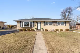 715 W Hillside Dr, Bensenville, IL 60106 - Photo 1