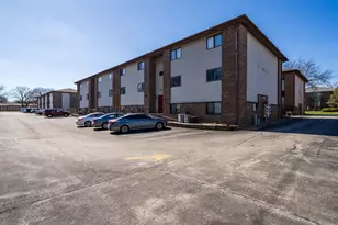 1916 Tracy Dr, Bloomington, IL 61704 - Photo 5