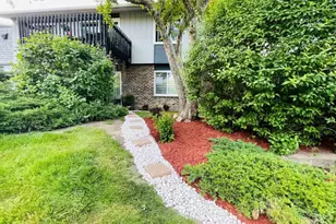 952 E Old Willow Rd, Prospect Heights, IL 60070 - Photo 1