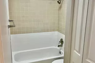 746 Prescott Dr, Roselle, IL 60172 - Photo 7