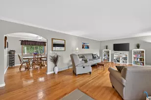 28W075 Aurora Ave, Naperville, IL 60540 - Photo 5