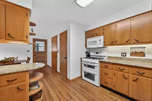 28W075 Aurora Ave, Naperville, IL 60540 - Photo 15