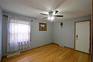 5238 N Moody Ave, Chicago, IL 60630 - Photo 5