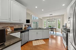 26W172 Klein Creek Dr, Winfield, IL 60190 - Photo 9