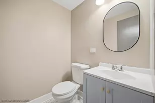 19 Cour Leroux, Palos Hills, IL 60465 - Photo 5