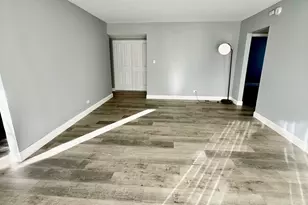 4000 Bayside Dr, Palatine, IL 60074 - Photo 7