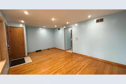 4819 W Winnemac Avenue, Chicago, IL 60630 - Photo 3