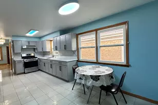 4819 W Winnemac Ave, Chicago, IL 60630 - Photo 9