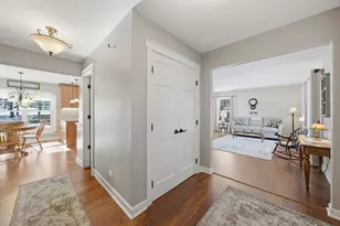 11N215 Capulet Cir, Elgin, IL 60124 - Photo 3