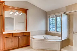 347 Arbor Glen Blvd, Schaumburg, IL 60195 - Photo 15