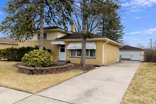 1321 Marcy Ln, Wheeling, IL 60090 - Photo 1