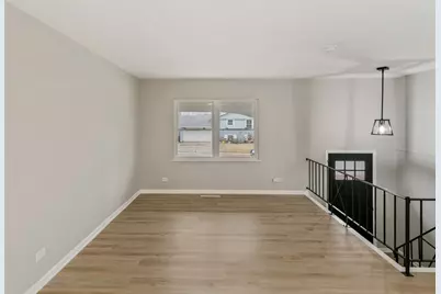 323 Mark Avenue, Glendale Heights, IL 60139 - Photo 9