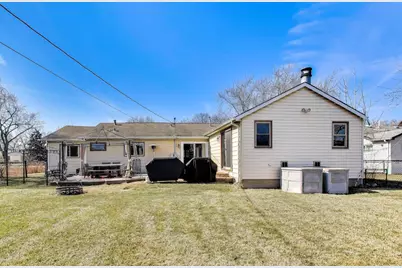 1075 Apricot Street, Hoffman Estates, IL 60169 - Photo 17