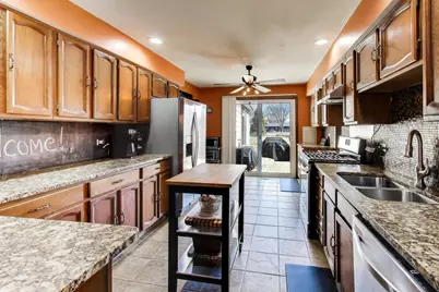 1075 Apricot Street, Hoffman Estates, IL 60169 - Photo 7