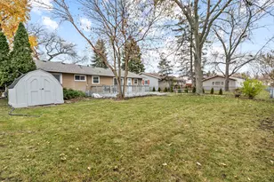 198 Shadywood Ln, Elk Grove Village, IL 60007 - Photo 21