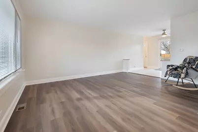 198 Shadywood Lane, Elk Grove Village, IL 60007 - Photo 5