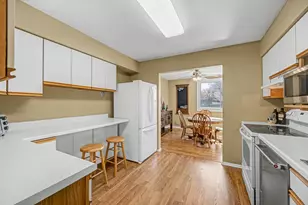 450 Raintree Ct, Glen Ellyn, IL 60137 - Photo 11