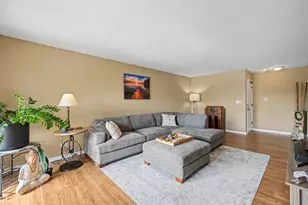 450 Raintree Ct, Glen Ellyn, IL 60137 - Photo 7