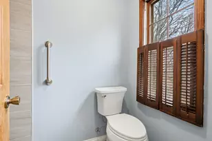 720 Meadowwood Dr, Joliet, IL 60431 - Photo 15