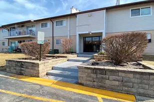 860 E Old Willow Rd, Prospect Heights, IL 60070 - Photo 1