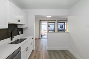 1325 Williamsburg Dr, Schaumburg, IL 60193 - Photo 9