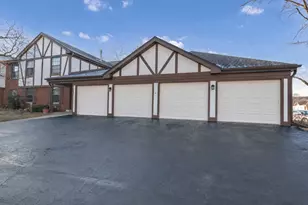 1325 Williamsburg Dr, Schaumburg, IL 60193 - Photo 1