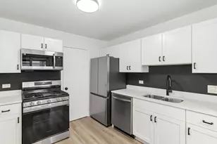 1325 Williamsburg Dr, Schaumburg, IL 60193 - Photo 11