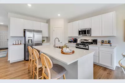 595 Lismore Circle, Elgin, IL 60124 - Photo 7