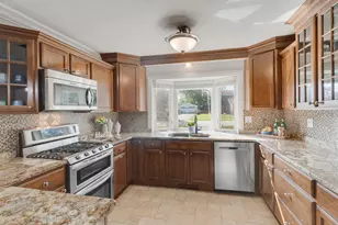 188 Oakwood Dr, Antioch, IL 60002 - Photo 7