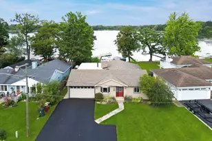 188 Oakwood Dr, Antioch, IL 60002 - Photo 1