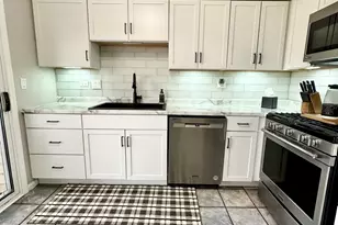 418 Waterford Ct, Carol Stream, IL 60188 - Photo 7