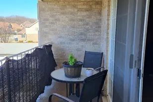 9138 W 95th St, Hickory Hills, IL 60457 - Photo 13