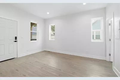 3040 N Drake Avenue #2R, Chicago, IL 60618 - Photo 5