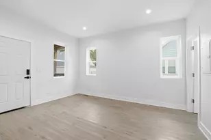 3040 N Drake Ave, Chicago, IL 60618 - Photo 5