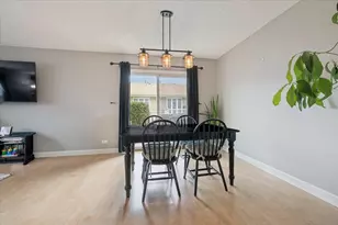 5332 Crescent Ln, Oak Forest, IL 60452 - Photo 9