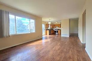 1013 E Meadow Lake Dr, Palatine, IL 60074 - Photo 11